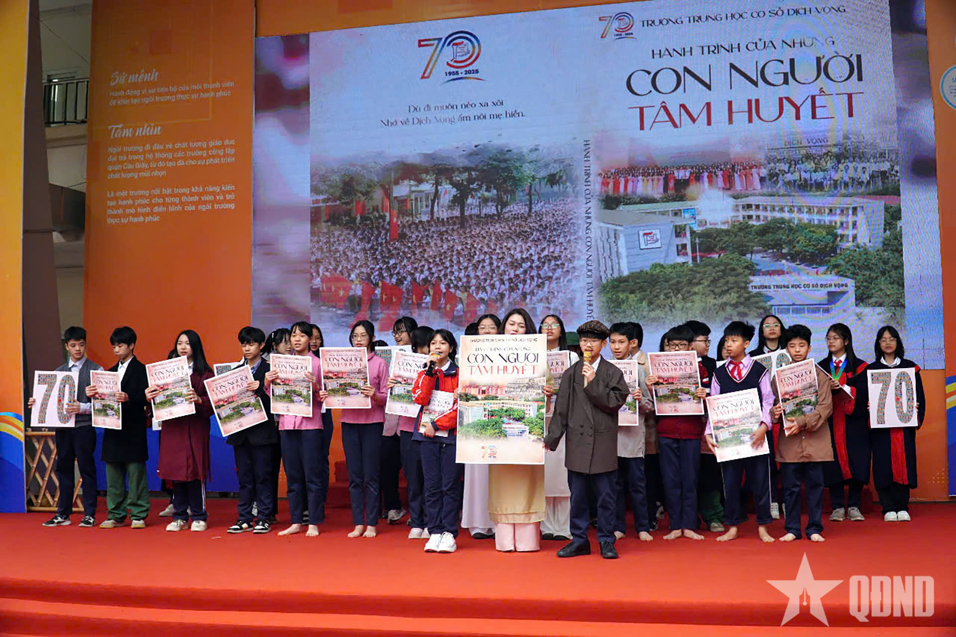 Ra mắt cuốn sách “Hành trình của những người tâm huyết”